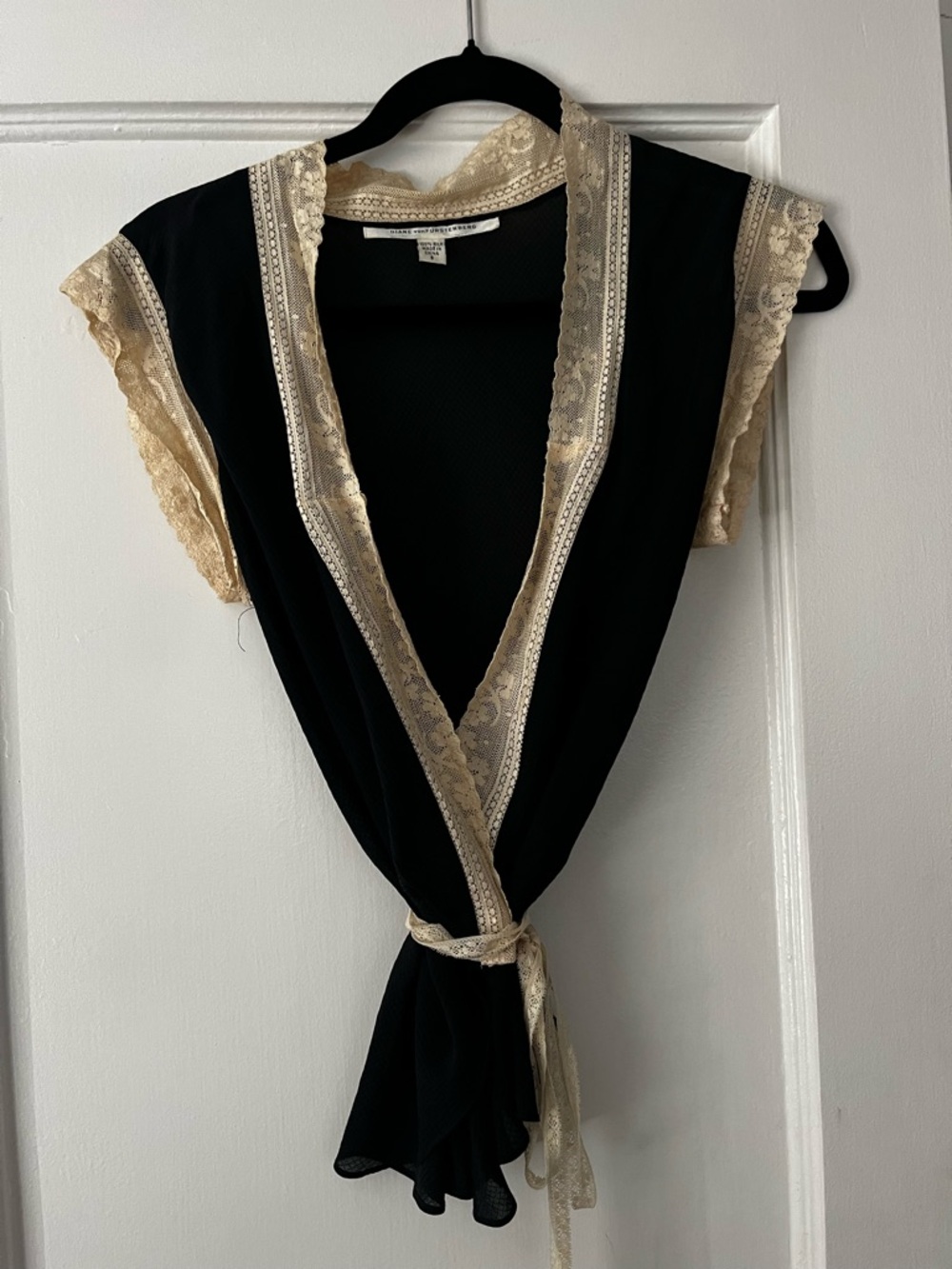Gorgeous Vintage Early 2000s Diane Von Furstenberg Black Silk Wrap Top